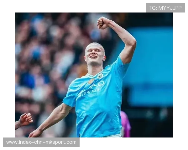 哈兰德在禁区内触球效率惊人，终结能力突出