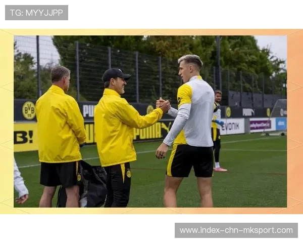 多特防线演练中，施洛特贝克多次成功化解渗透